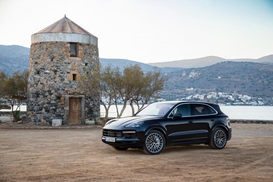  Porsche Cayenne Turbo 2017 года  (WW) (фото 25 из 45)